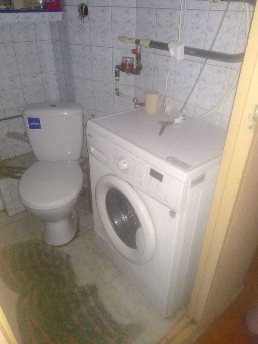 1876045772472875
