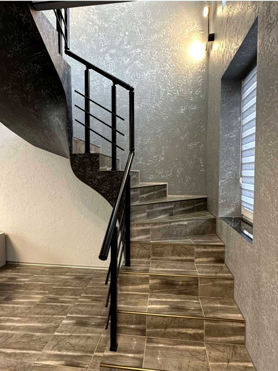 1876046825933594