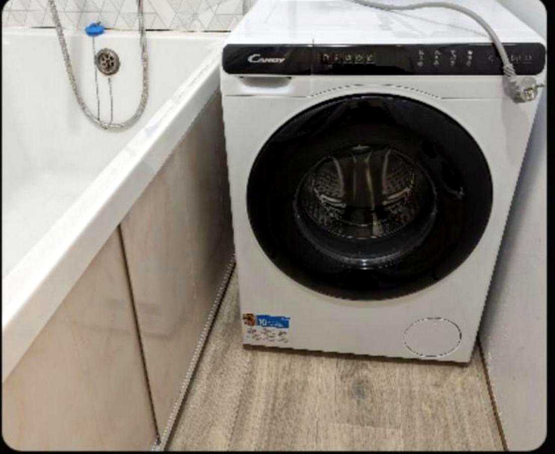 1876048715883161