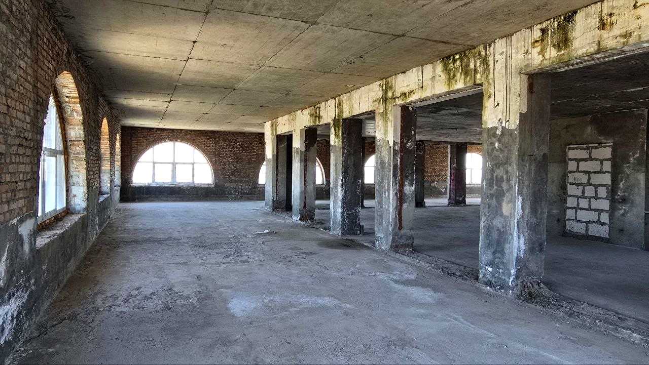 1876058700606957