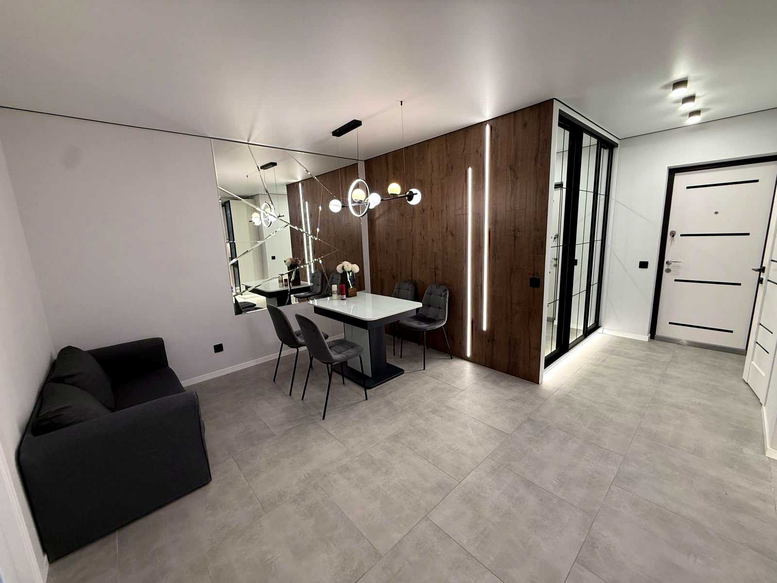 1876061944694957