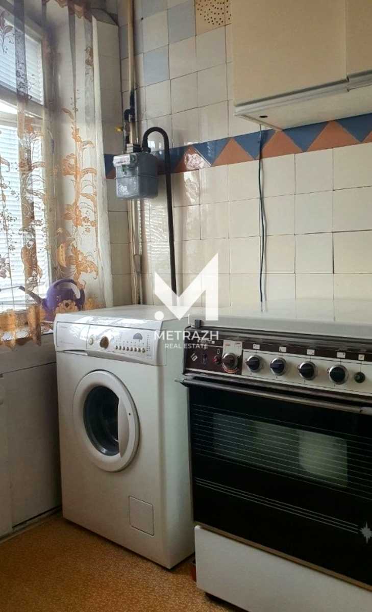 1876099754823433