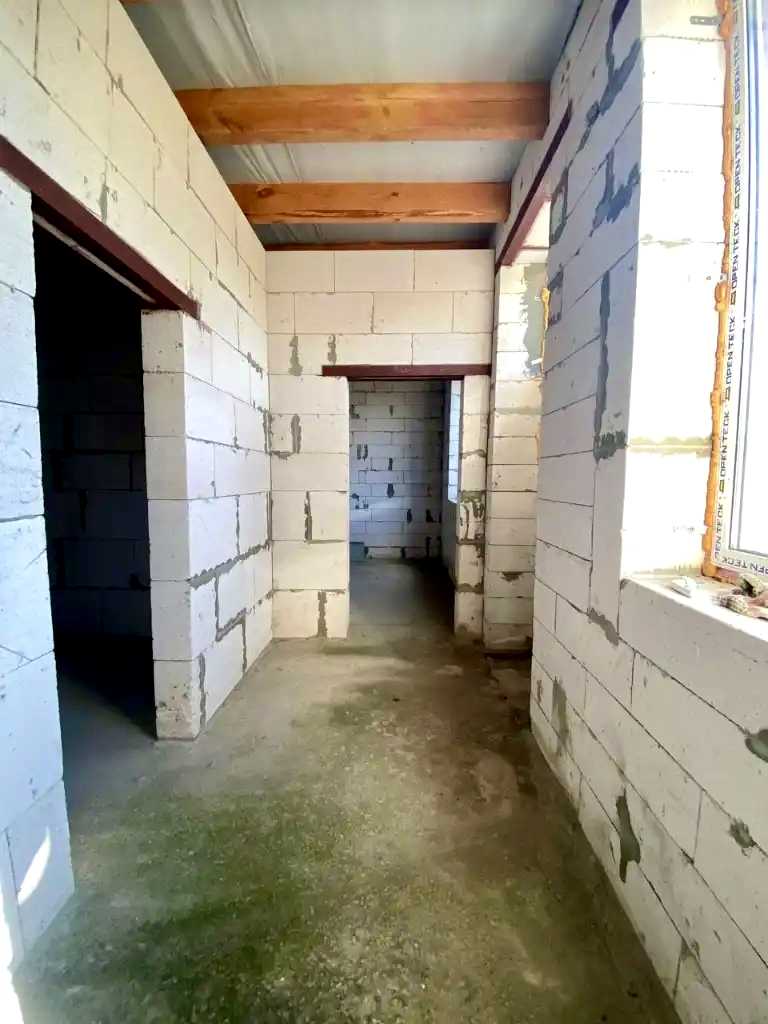 1876105013716736