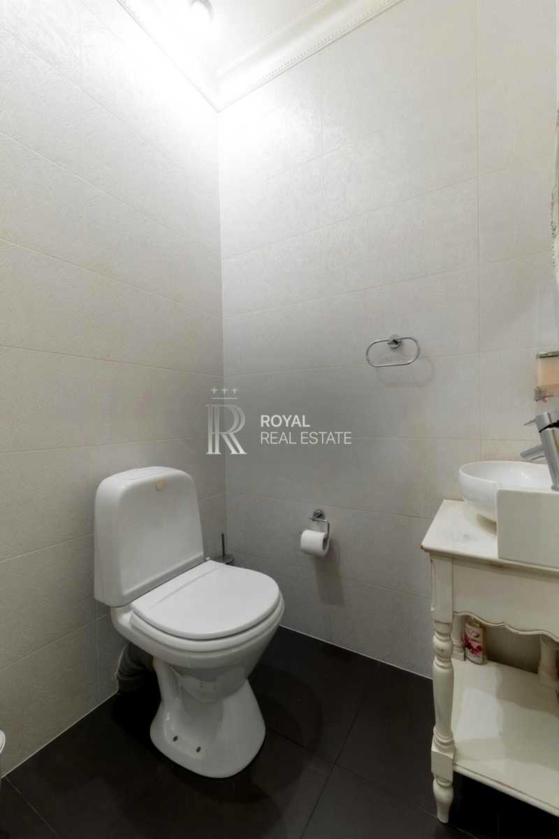 1876121093547376