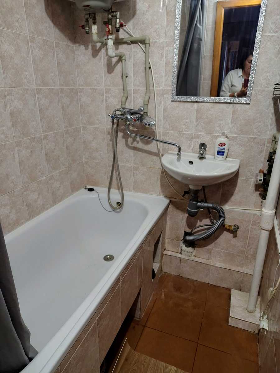1876144102254537