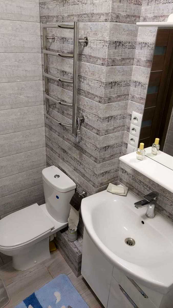 1876195071923872