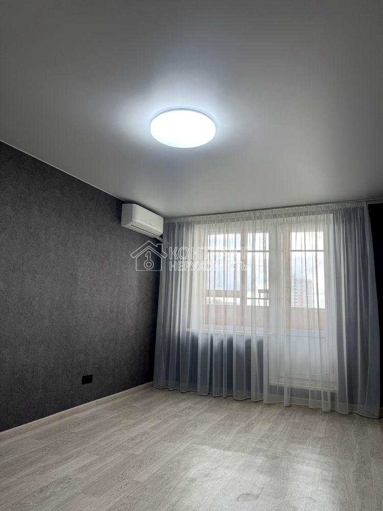 1876202345992353