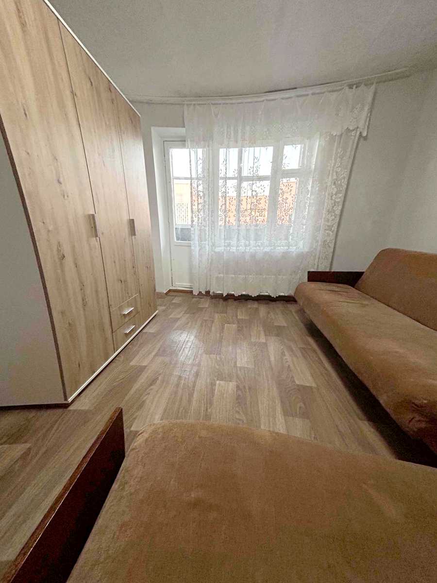 1876203786844292