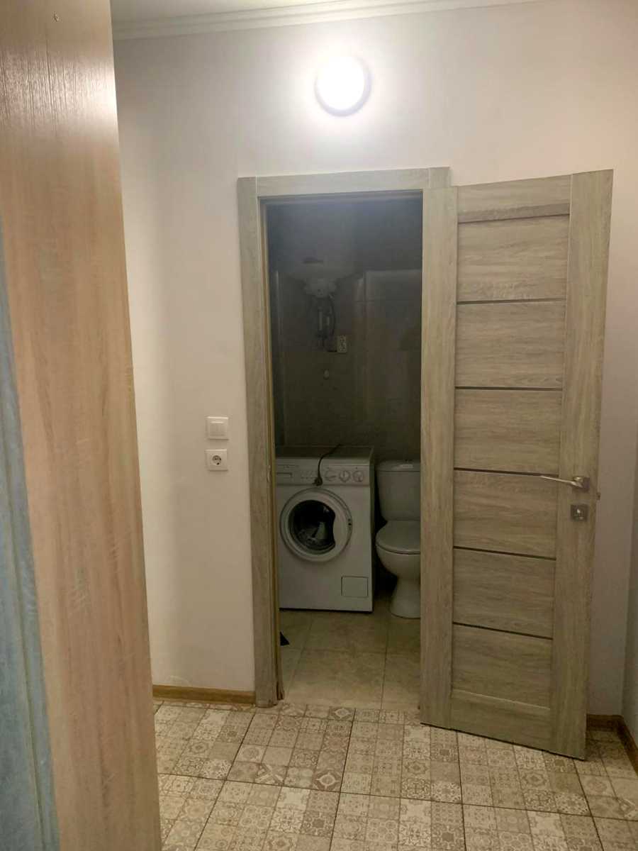1876204656047300