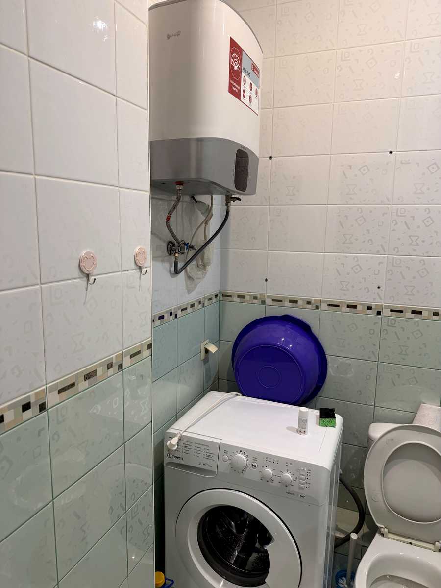 1876238305949887