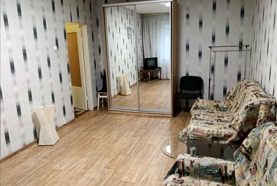 1876279106875718