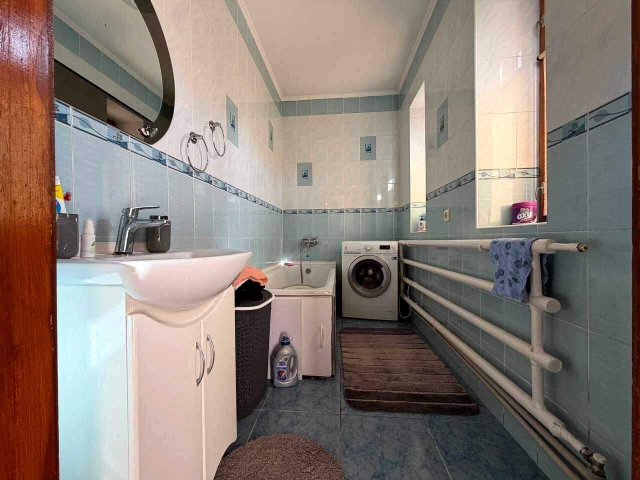 1876280786103047