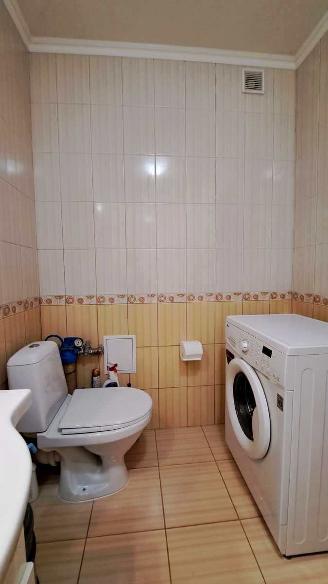 1876294935854419
