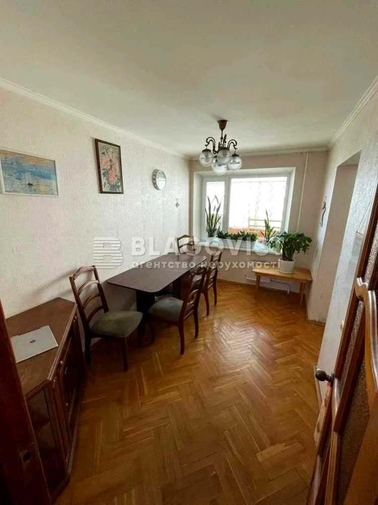 1876295322918608
