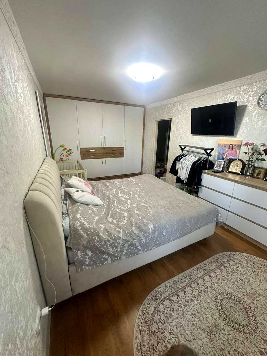 1876297845752924