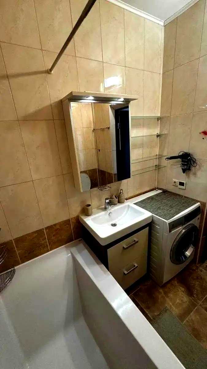 1876300578085938