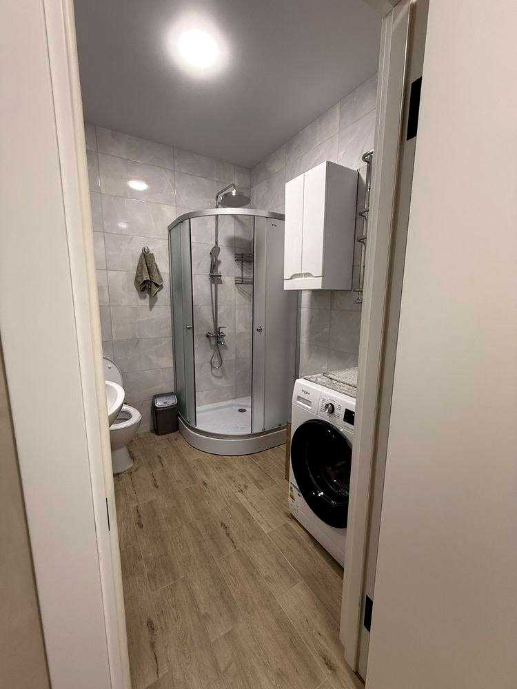 1876302003608800
