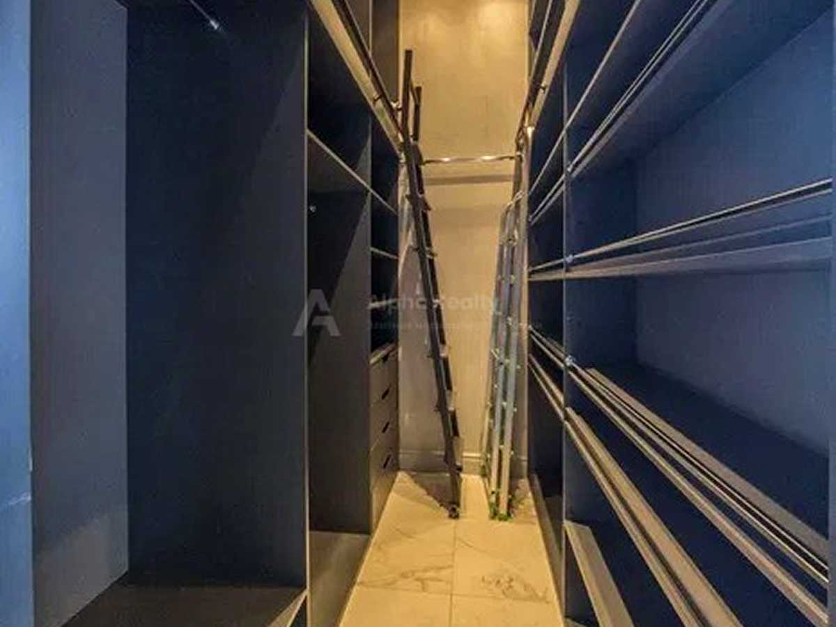 1876304807126056