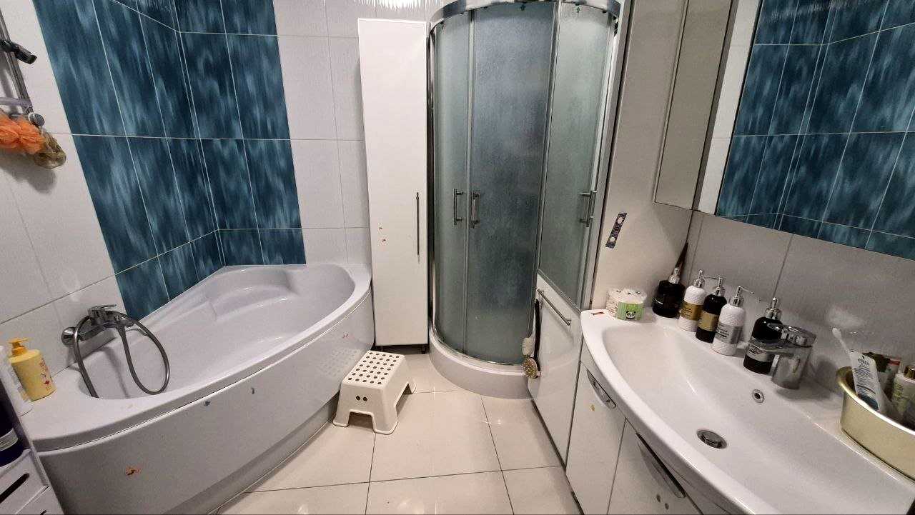 1876305550709758