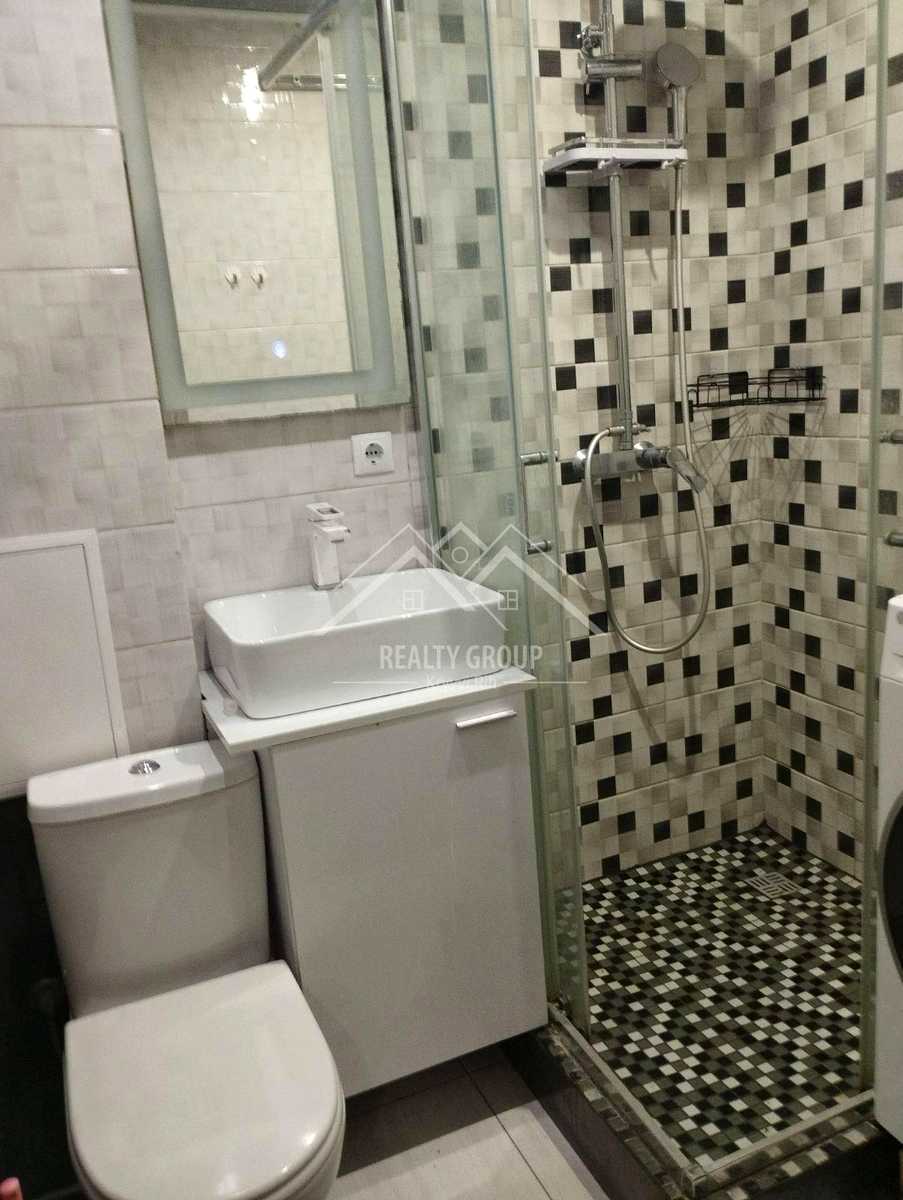 1876306943534704