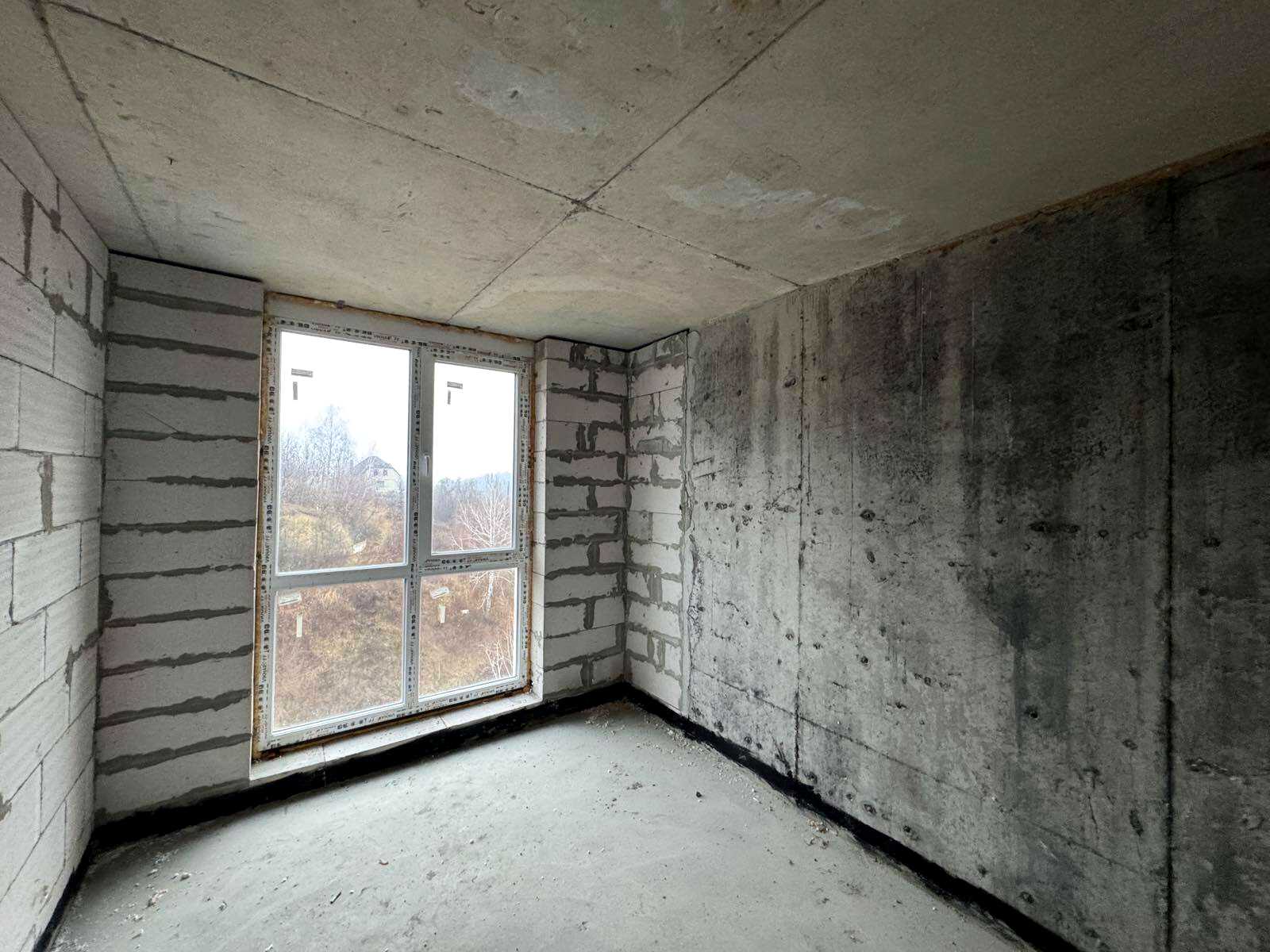 1876307751111037