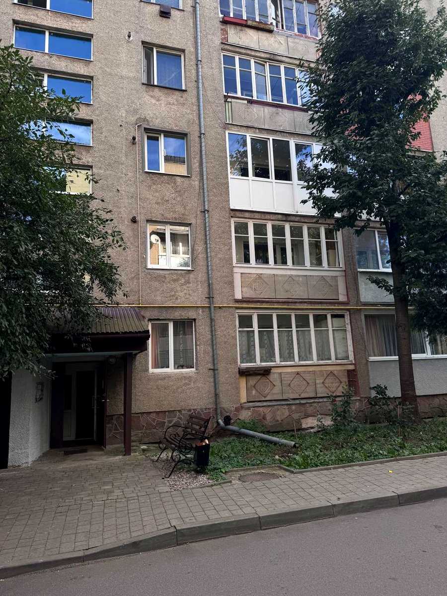1876315980766142