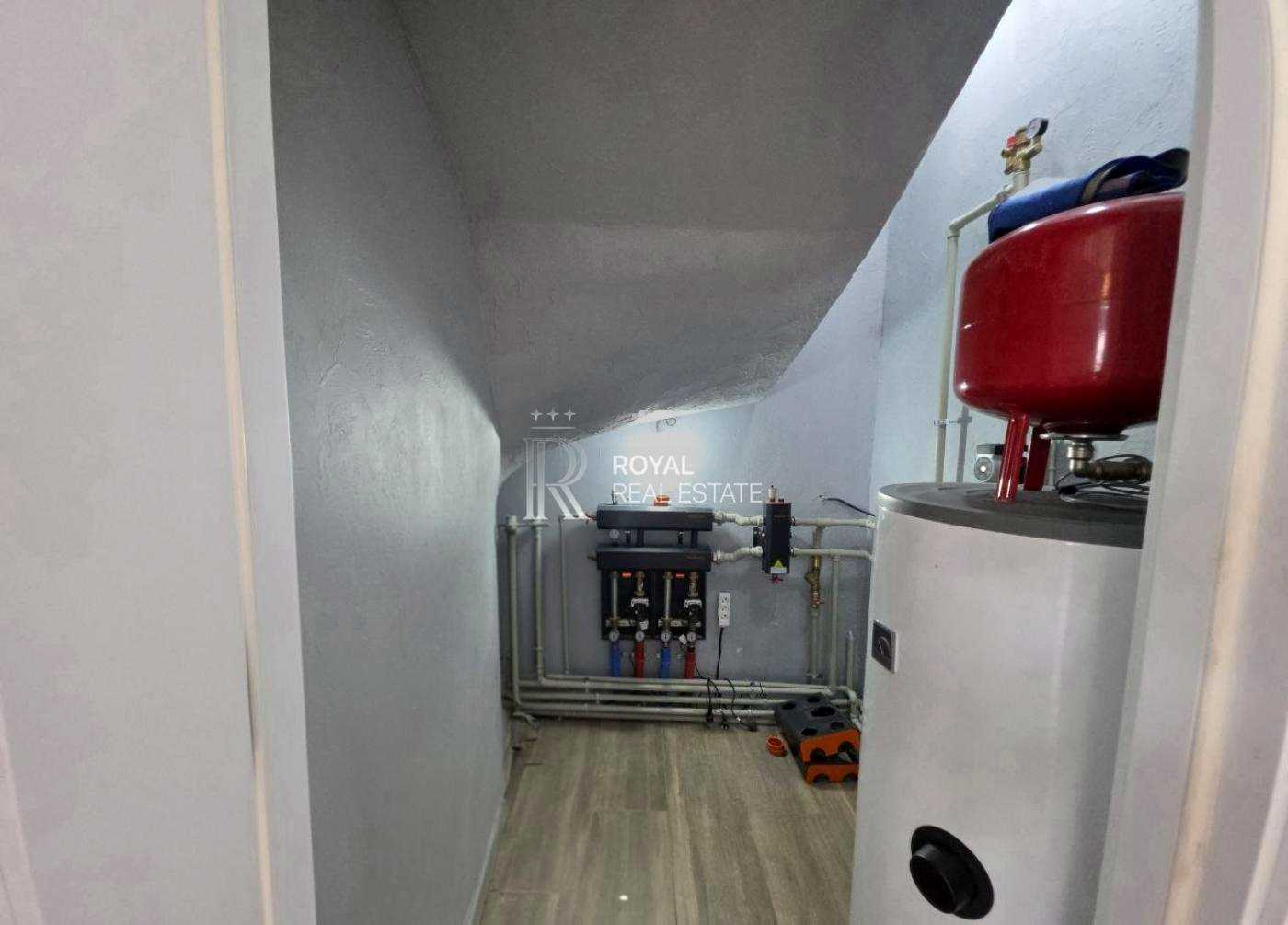 1876316729934303