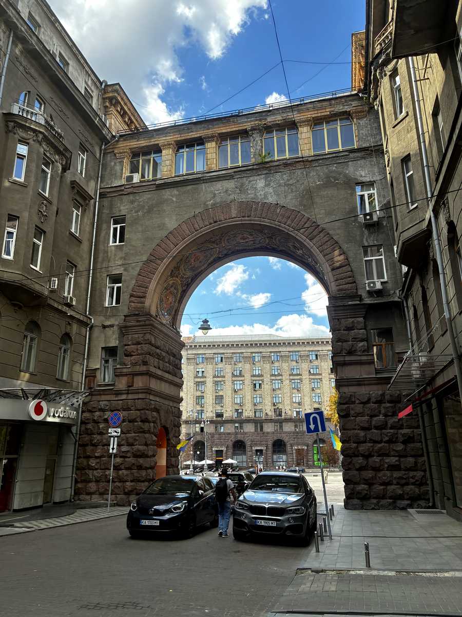 1876326379623657