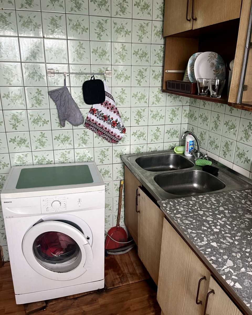 1876377645435728