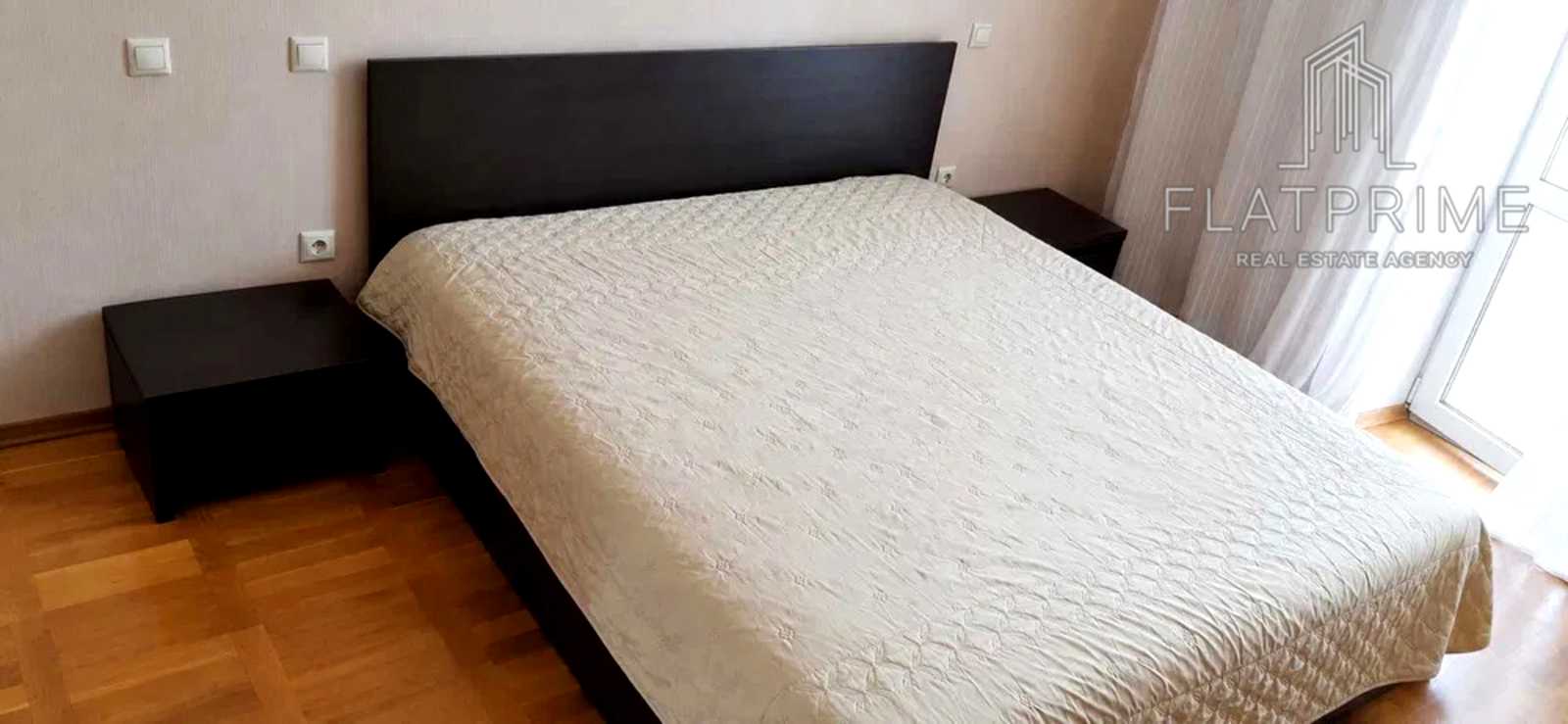 1876379950672302