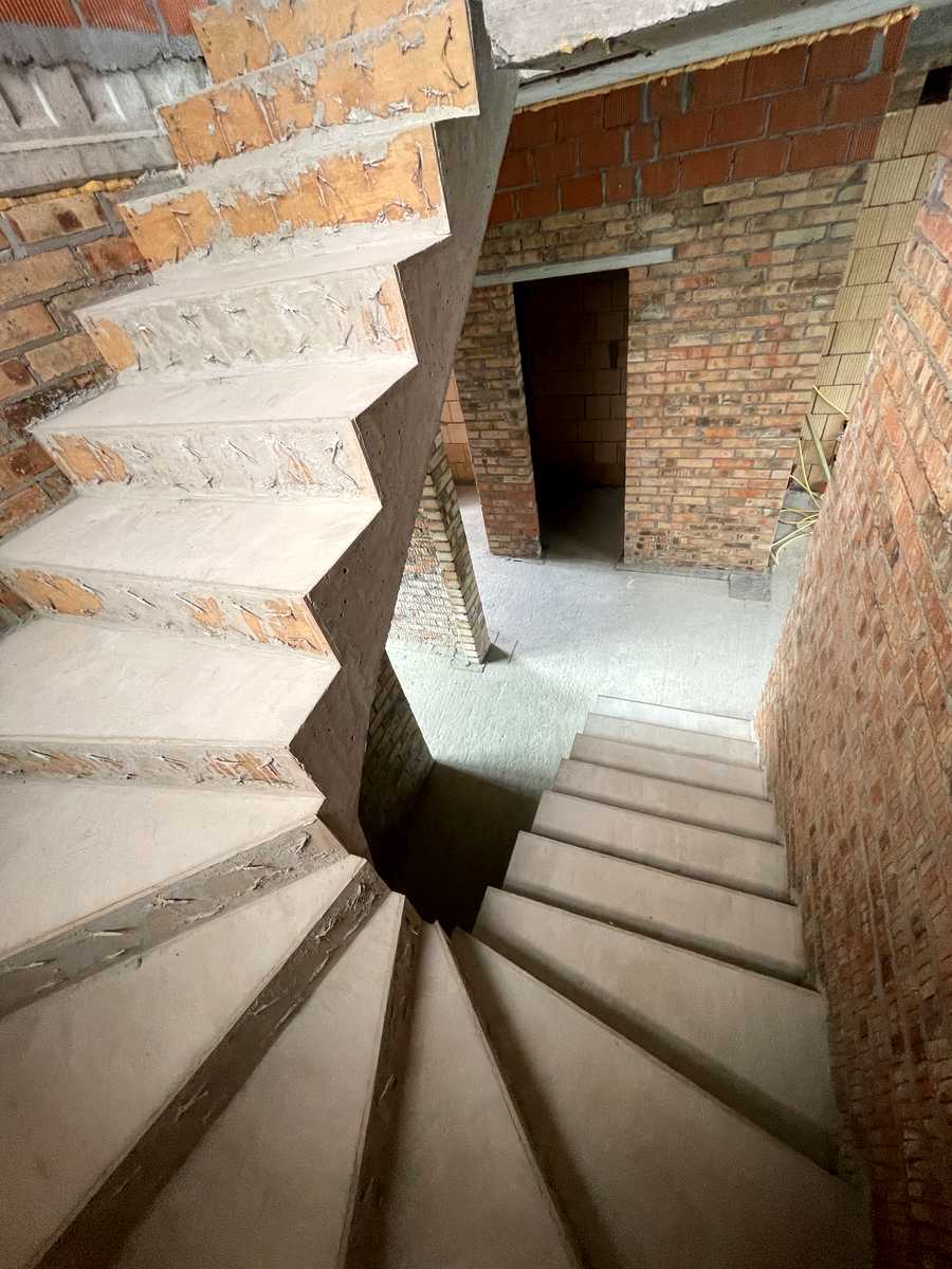 1876381037923485