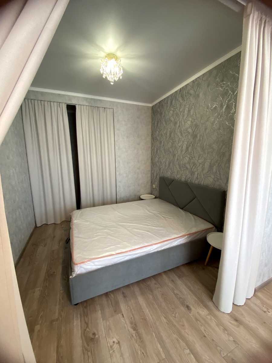 1876381975057421