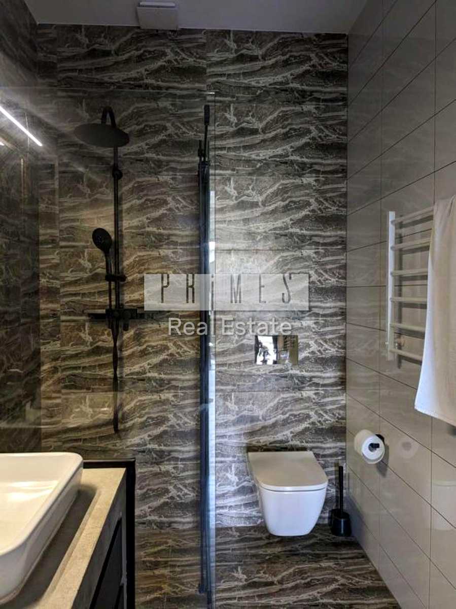 1876385509660926