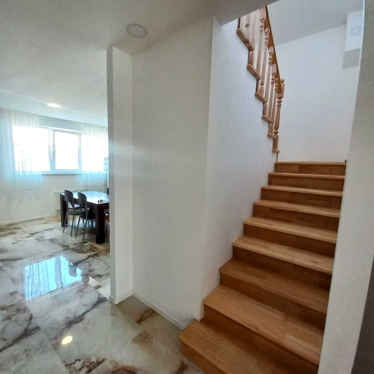 1876389883807454