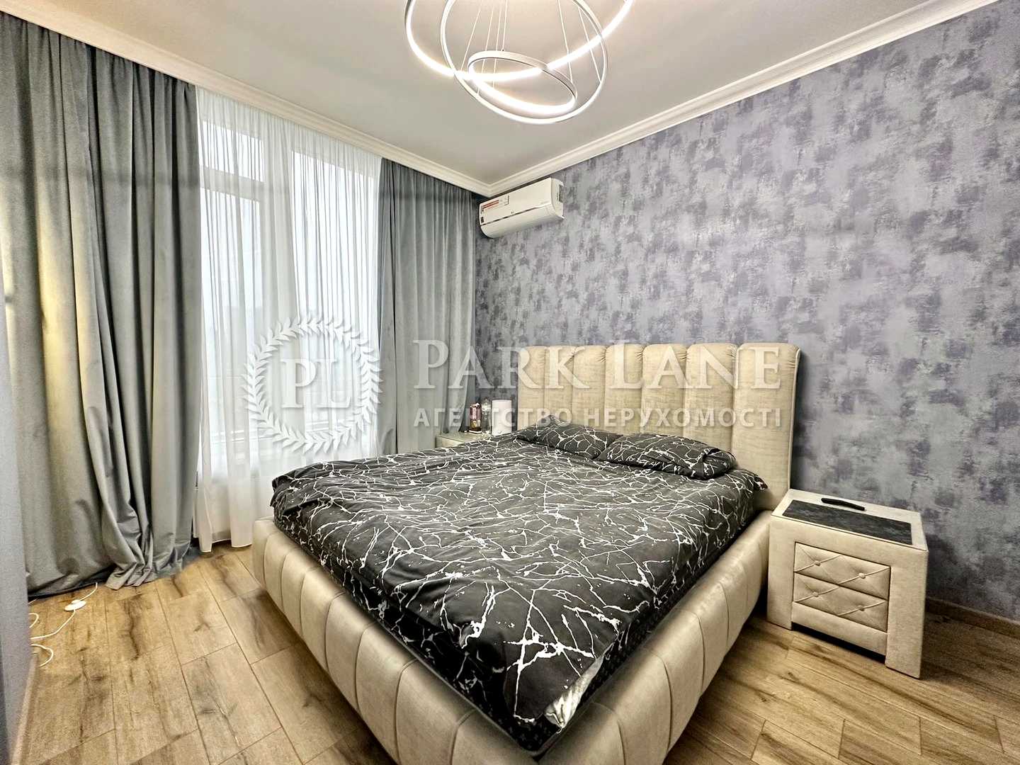 1876392543303040