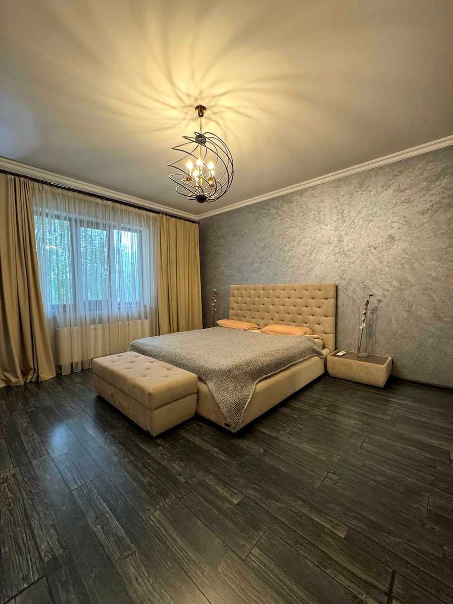 1876392947643707