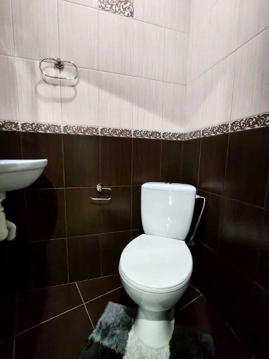 1876393843401028