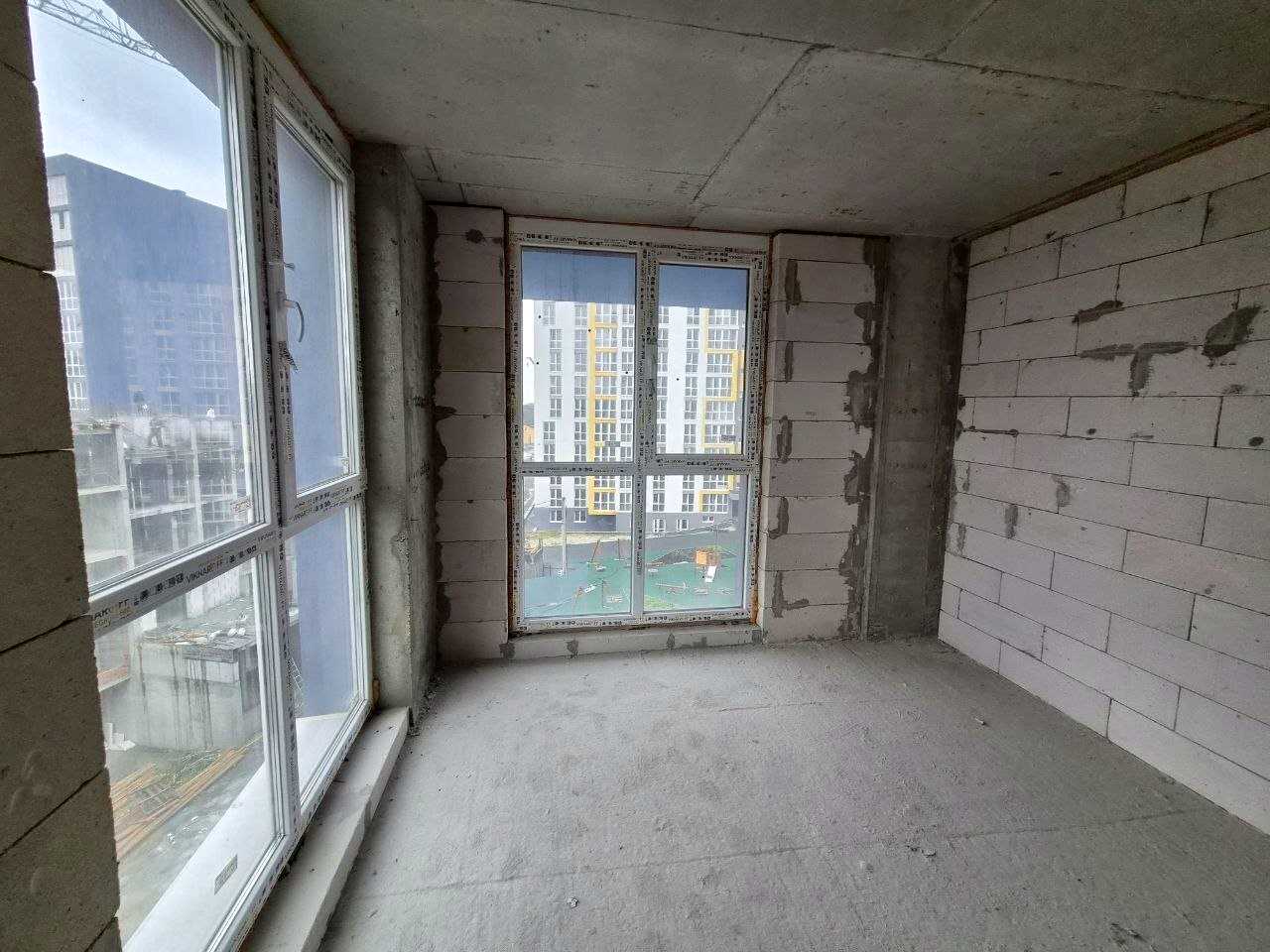 1876394762403665