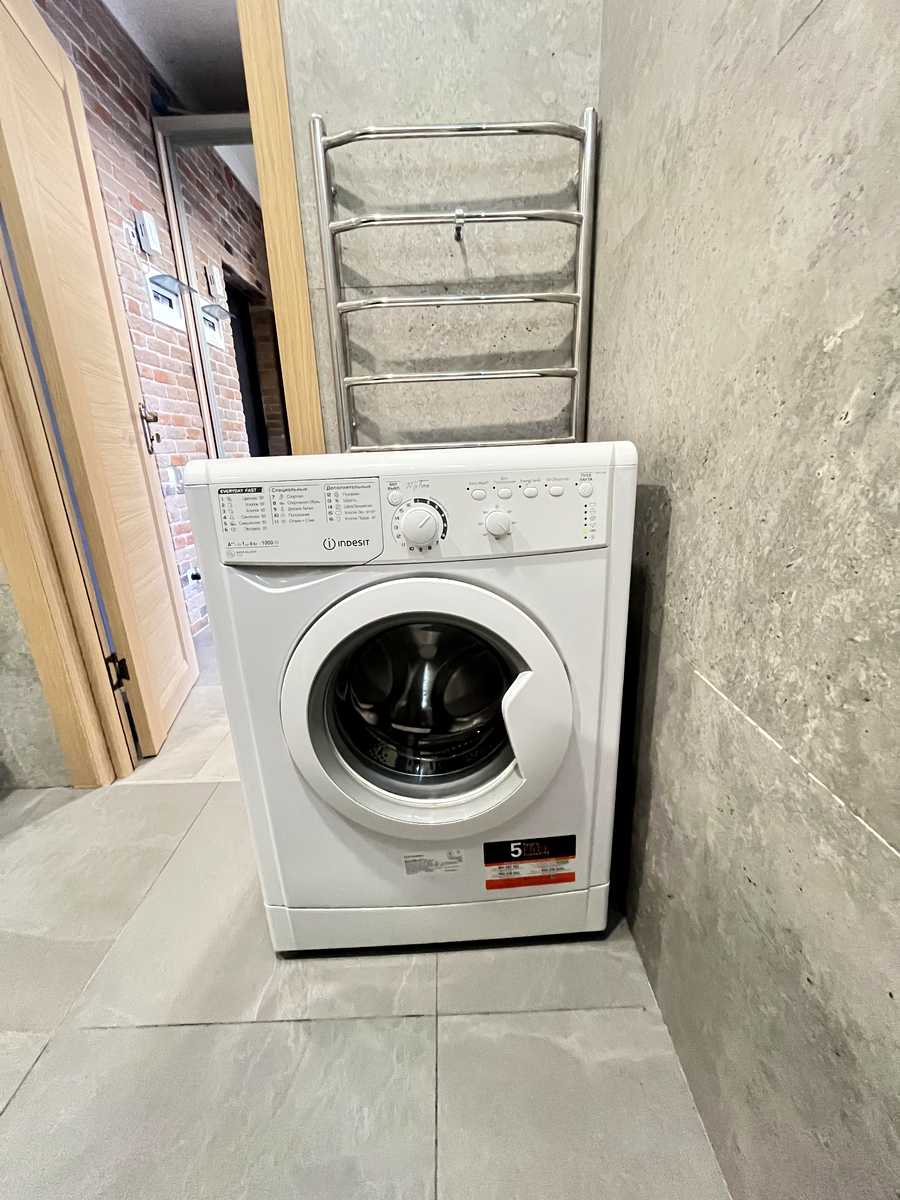 1876396325493317