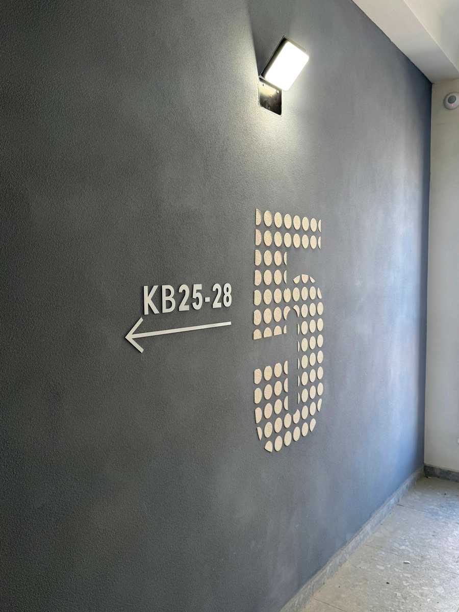 1876399162743202
