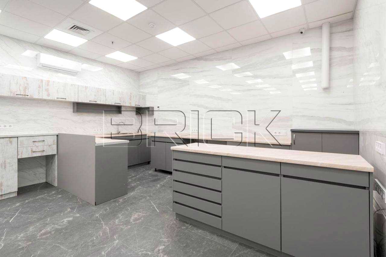 1876402005284296