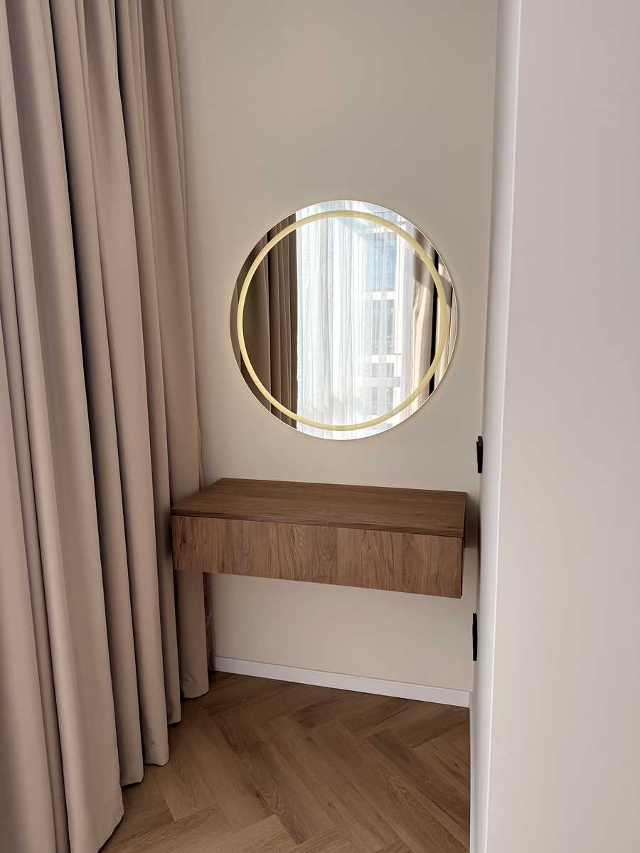 1876403952074559