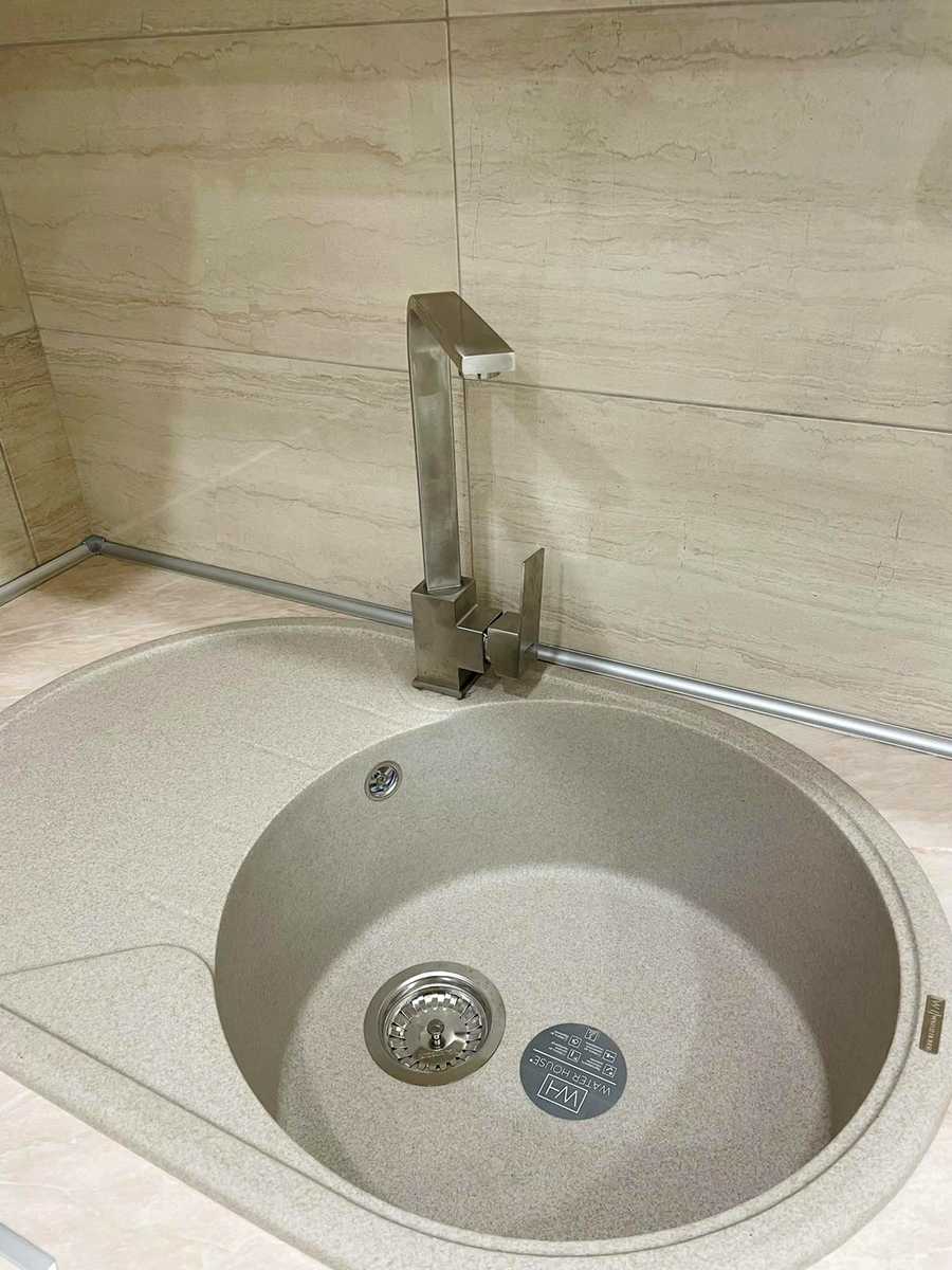 1876406037570838