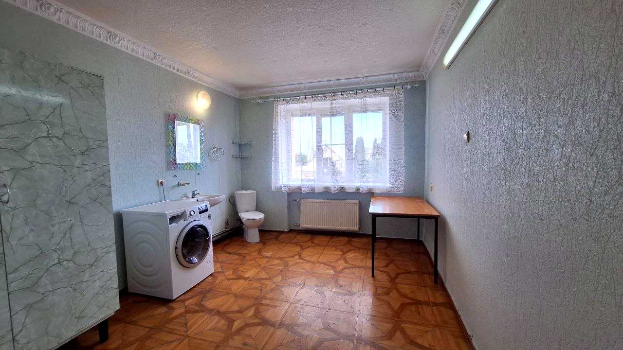 1876406849731820