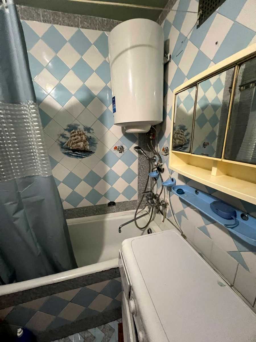 1876418382408231