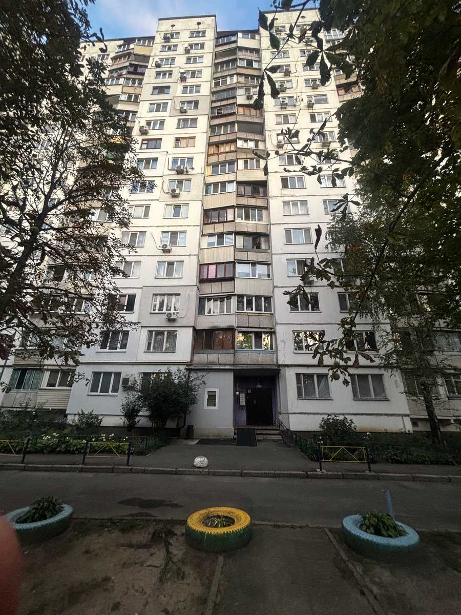 1876418857097673