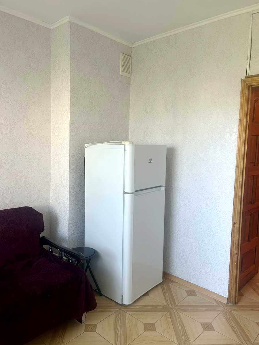 1876418978081145