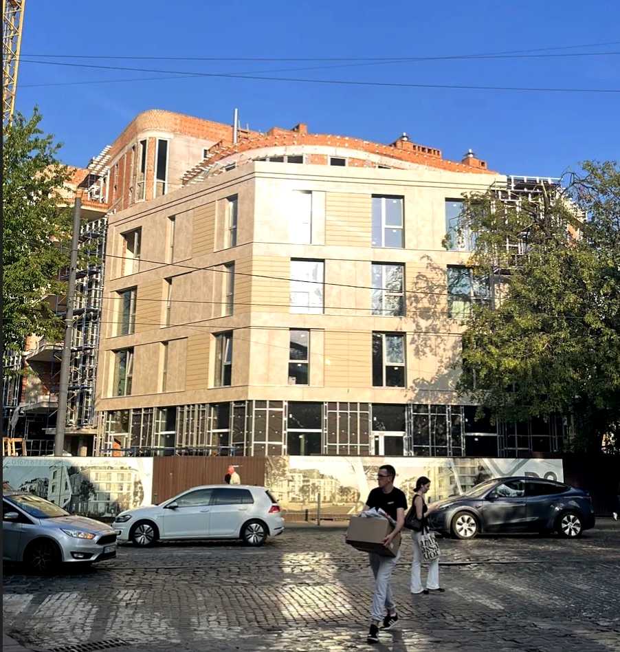 1876426210251557