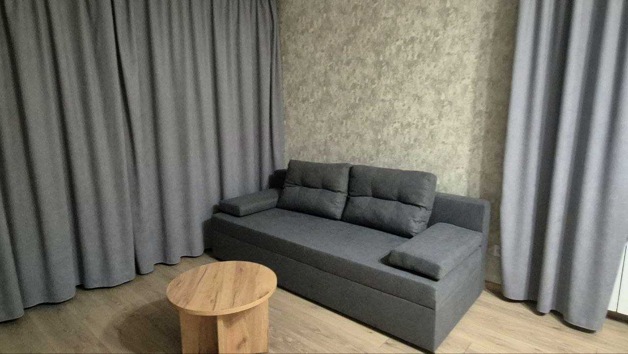 1876474800214904