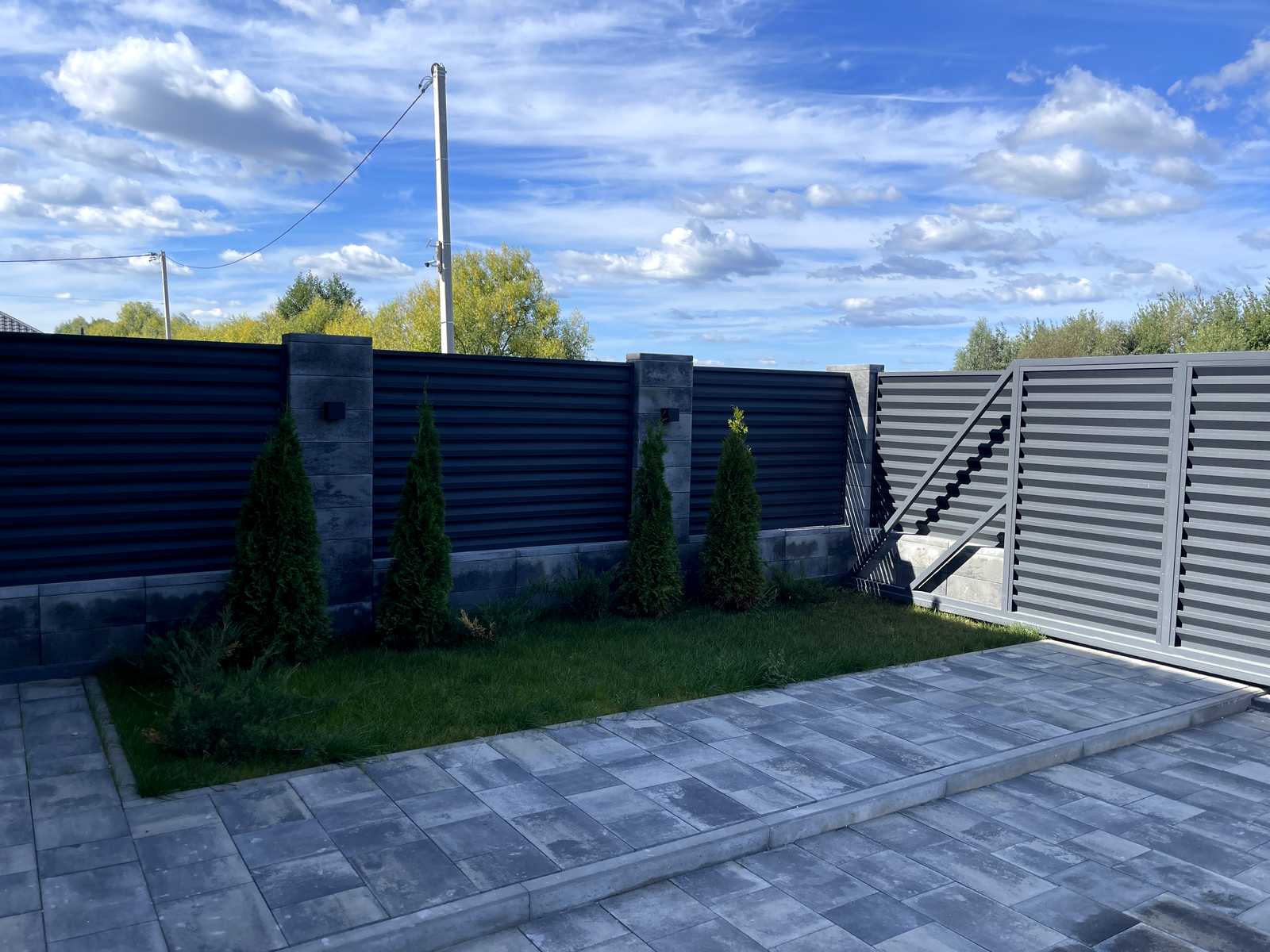 1876475787784211